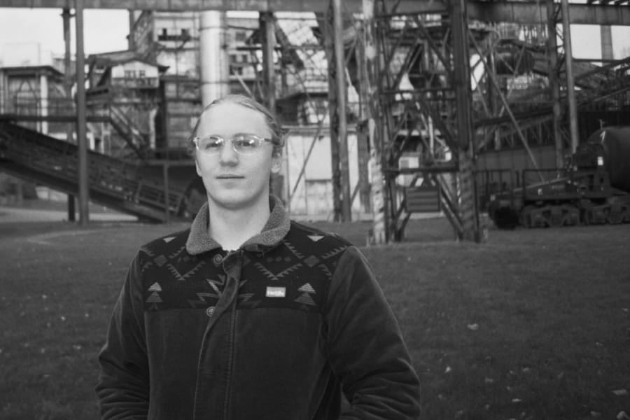 Portrait von Dennis Münch, forschende Person und Stadtratsmitglied in Neustadt